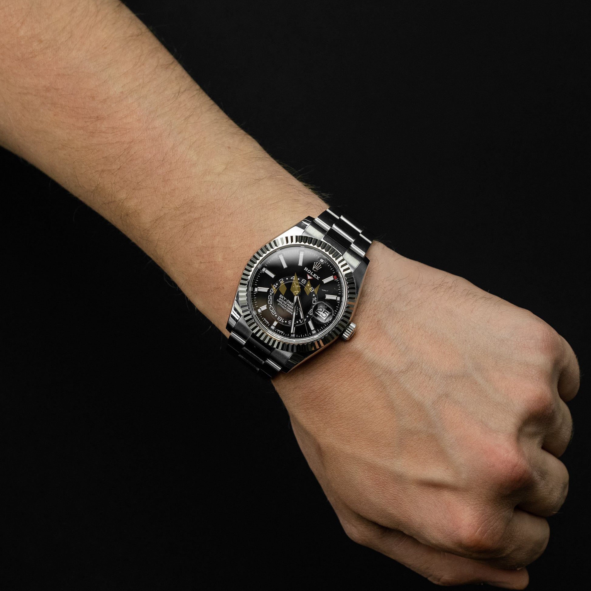 Rolex Sky-Dweller 42mm Stainless steel, 18k White Gold w. Fluted Bezel, Black Dial, Oyster bracelet Ref. 326934 - Preowned